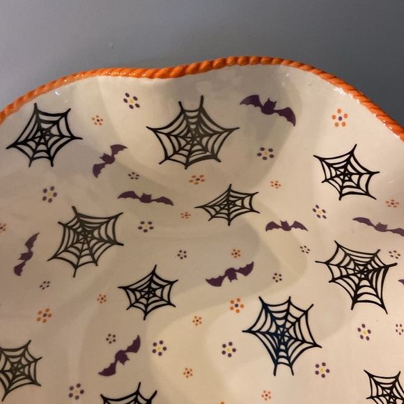 14” Temp-Tations Halloween Spooky BOOfetti Ruffled Edge 4 QT Ceramic Bowl HUGE - Picture 9 of 13